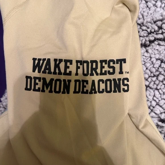 Wake Forest women’s Nike dri fit quarter zip - Picture 4 of 5